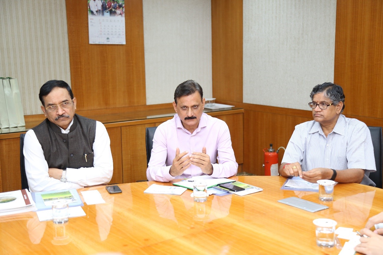 CGM, CPD interacting with the Uzbek Delegation